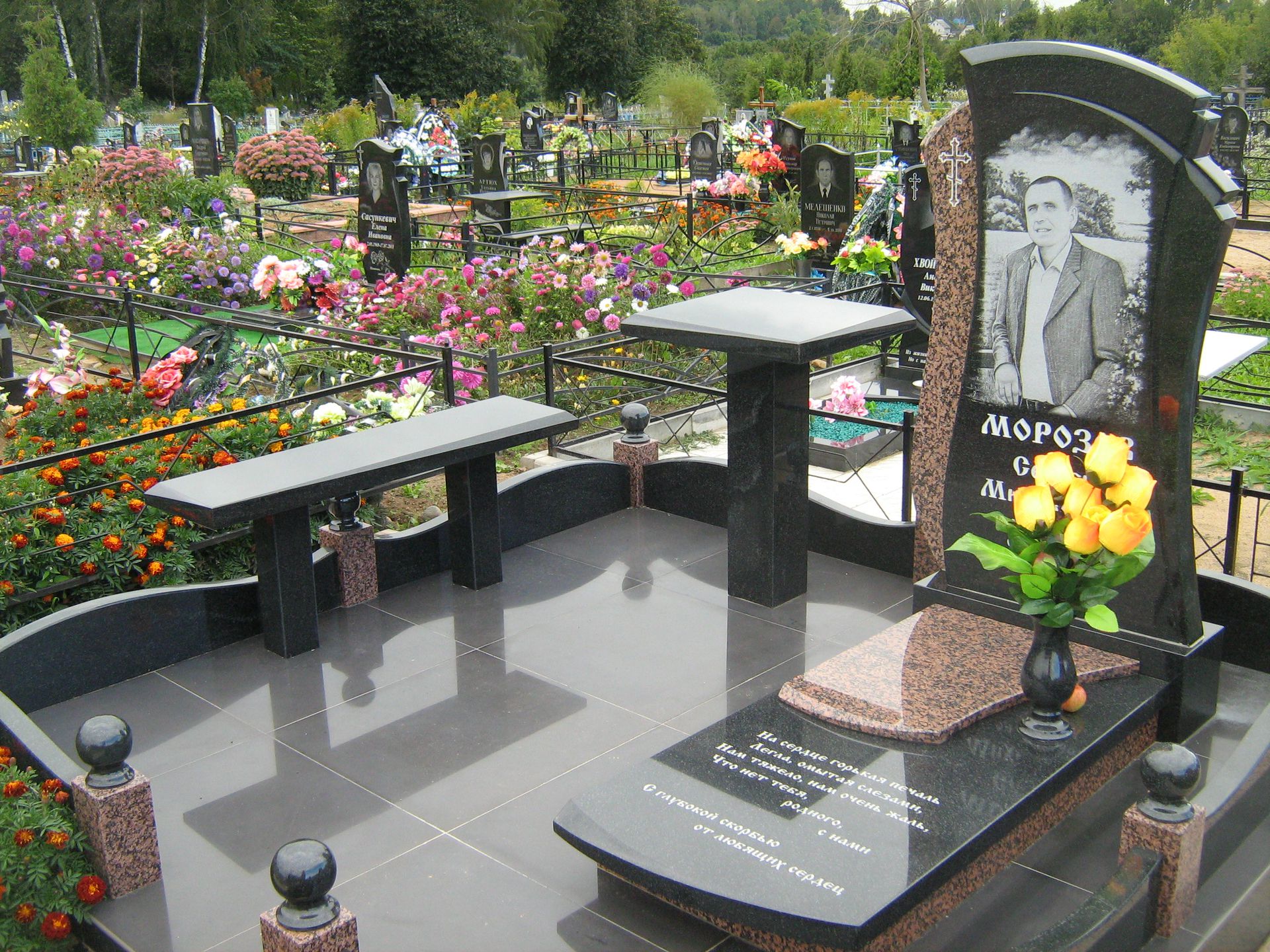 СПБ Северное кладбище памятники из гранита